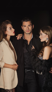 Threesome Kiss – Vorher